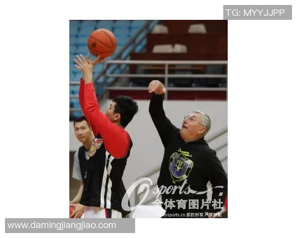 易建联发布助威视频鼓舞广东宏远队士气备战季后赛