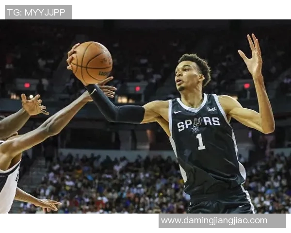 小贾巴里史密斯:新星崛起的篮球天才与未来之路探索 小贾巴里史密斯:新星崛起的篮球天才与未来之路探索